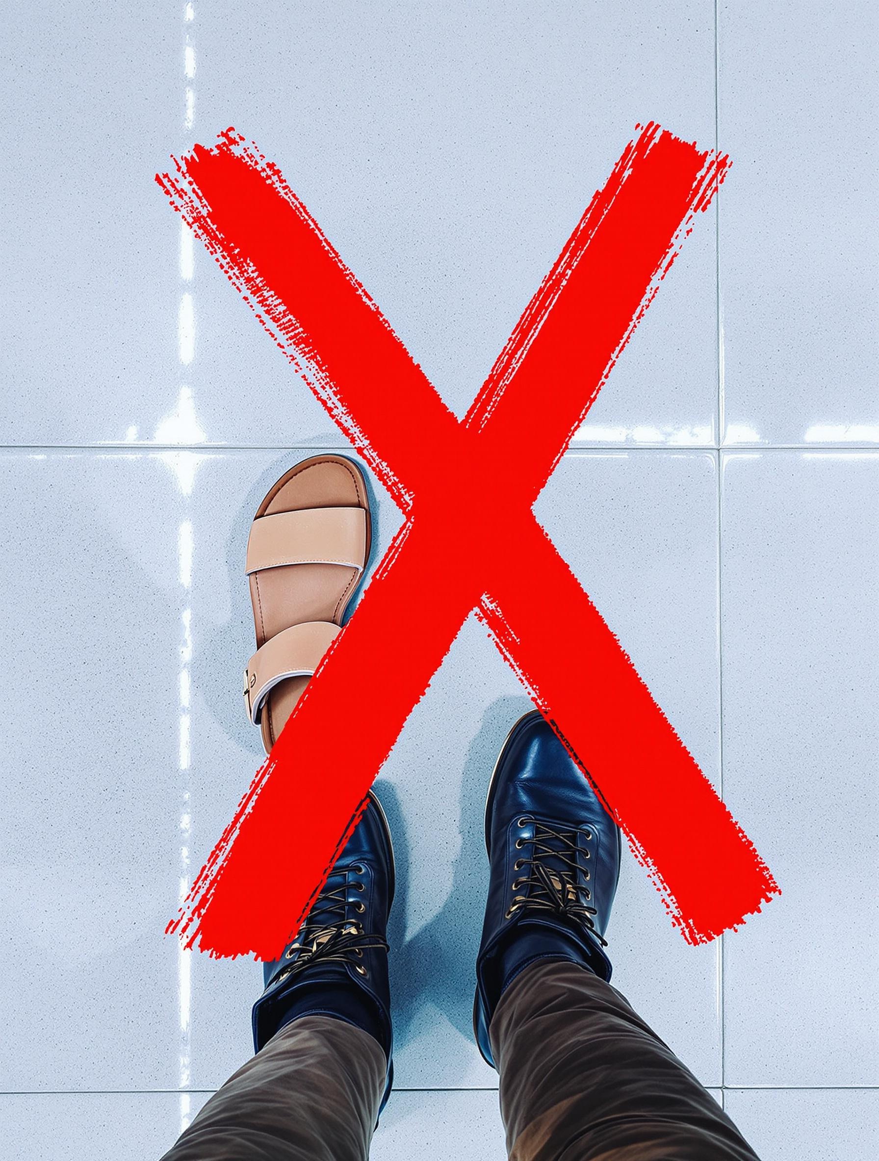 Sandales ouvertes et boots épaisses fashion faux pas