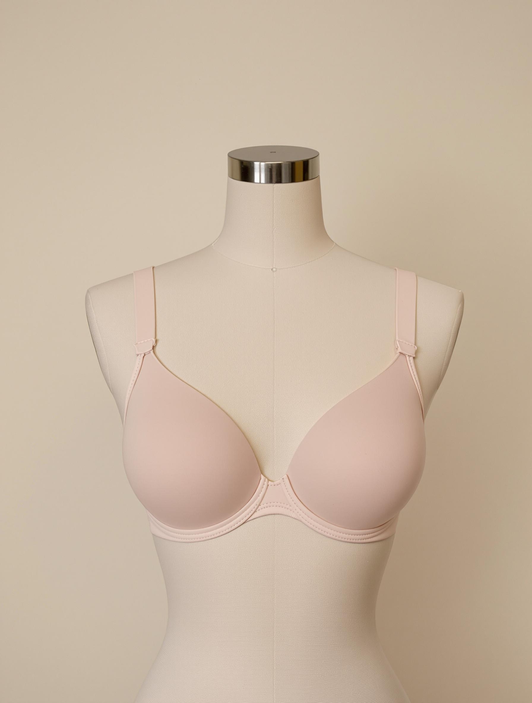 Soutien-gorge couvrant pour bonnet D+ présenté sur un mannequin